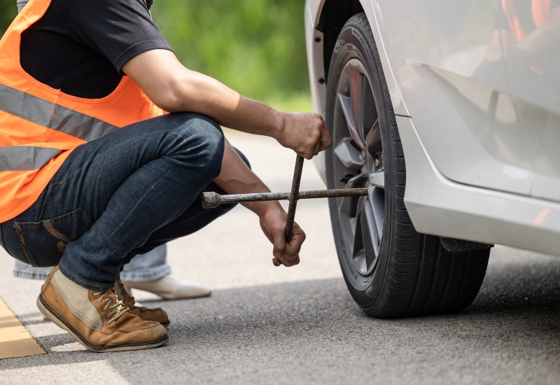 Hawkins Towing team working road assistant help to replace flat tire in Greenville, SC